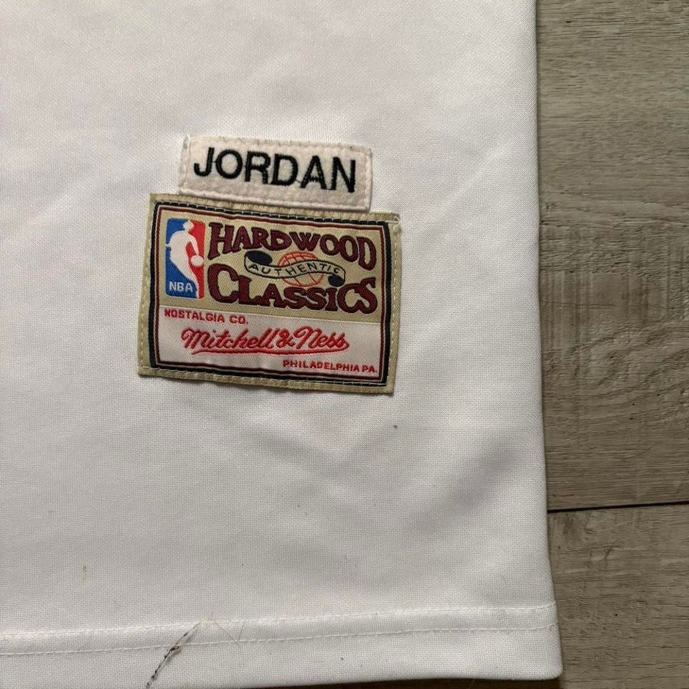 Mitchell & Ness Michael Jordan Chicago Bulls jersey MEN SIZE L - Picture 2 of 5